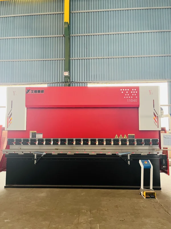 MÁY CHẤN CNC ĐIỆN THỦY LỰC 110T4000