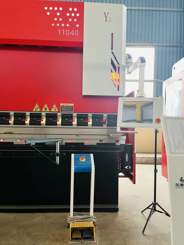 MÁY CHẤN CNC ĐIỆN THỦY LỰC 110T4000