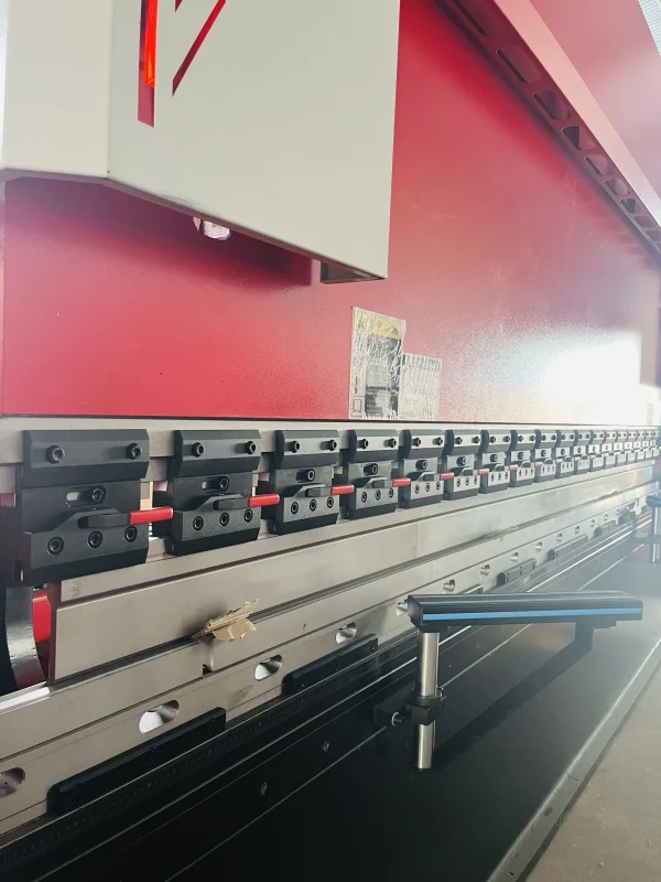 MÁY CHẤN CNC ĐIỆN THỦY LỰC 110T4000