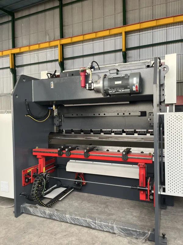 MÁY CHẤN CNC ĐIỆN THỦY LỰC 70T2500